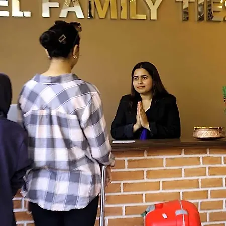 Hotel Family Ties