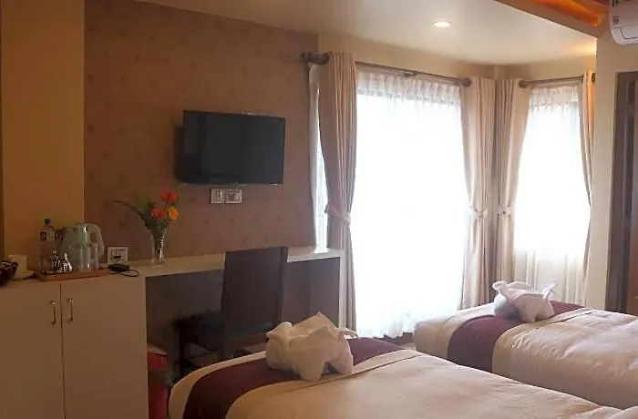 Family Ties Hotel